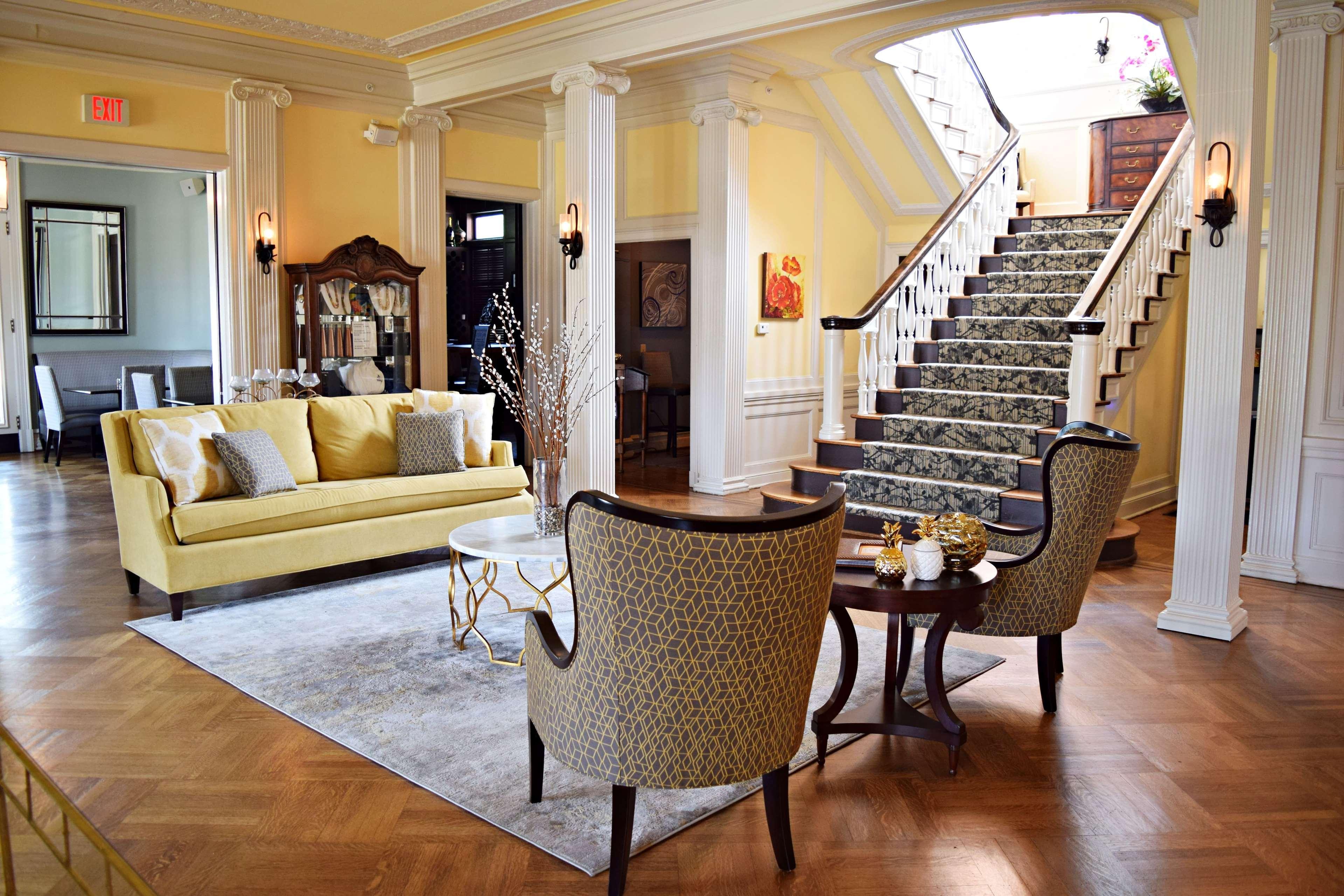 Jh Adams Inn, Trademark Collection By Wyndham Inn 3*